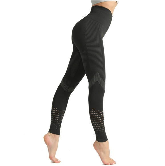 High Waisted Seamless Leggings - Picture 3 of 4